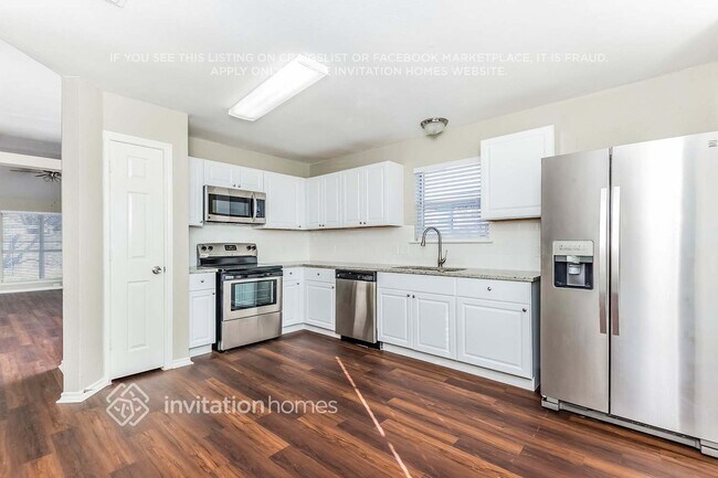 Foto del edificio - 8175 Spruce Valley Dr