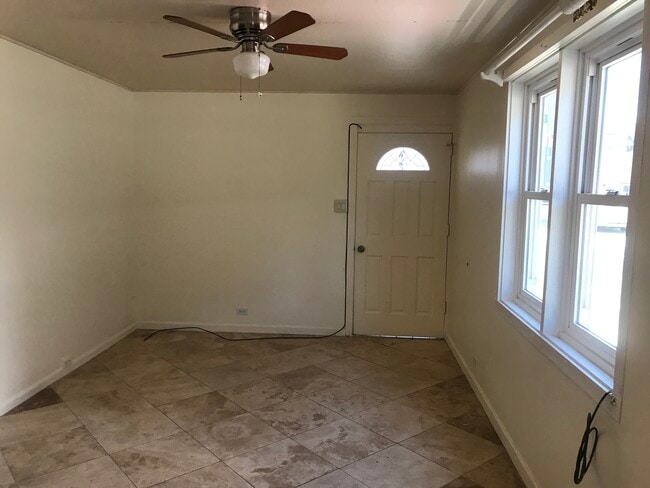 Building Photo - 1504 Palolo Ave