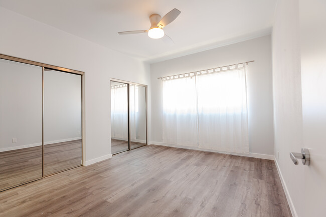 Spacious airy unit with plenty of natural light - 4808 August St