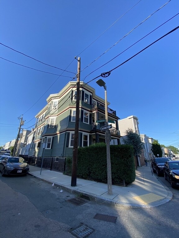 Building Photo - 16 Crescent Ave