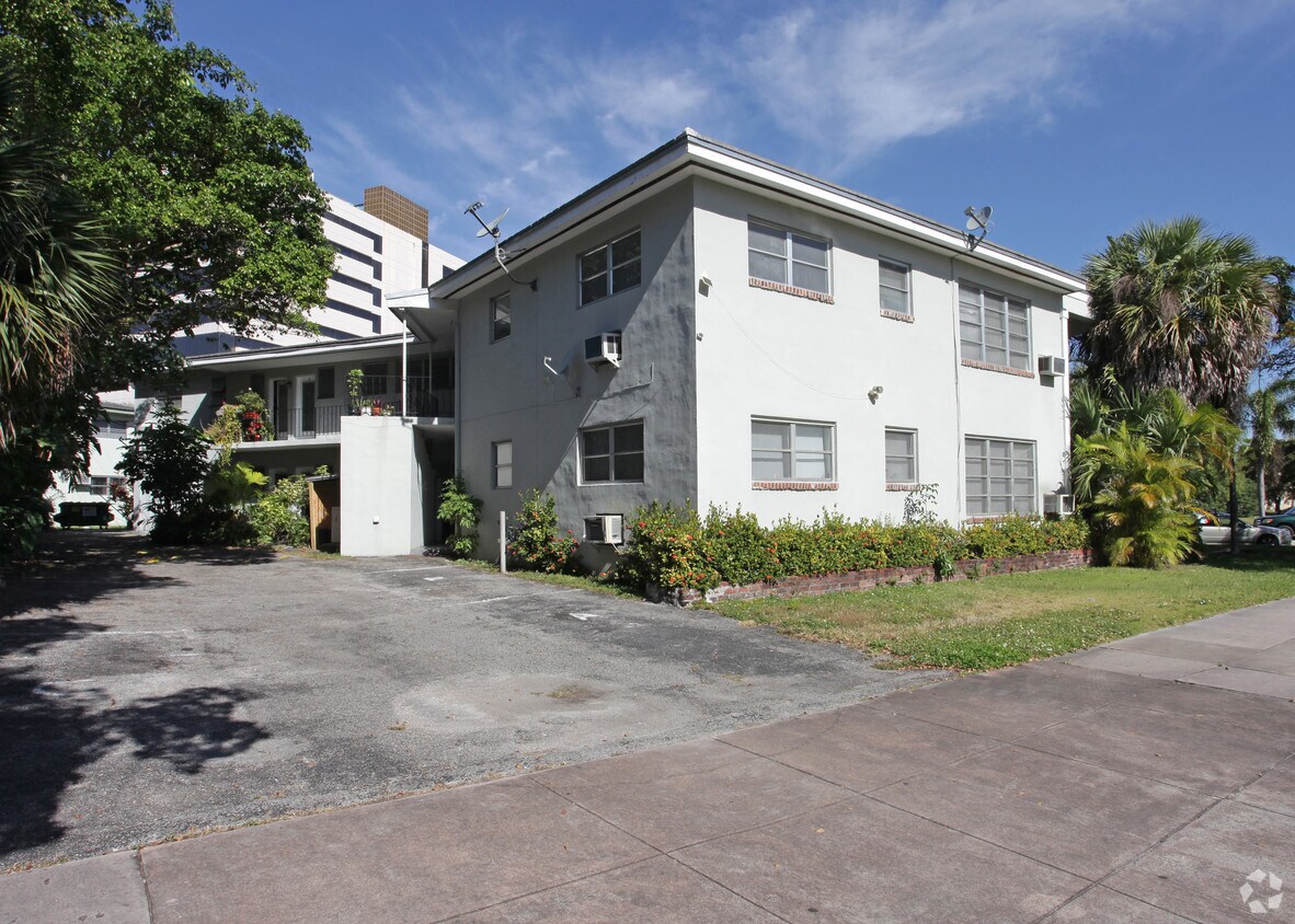 Building Photo - 1000 E Ponce De Leon Blvd