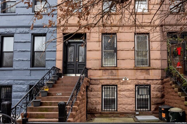 Building Photo - 432 Bainbridge St.