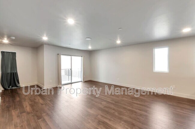 Building Photo - 1590 S 900 W