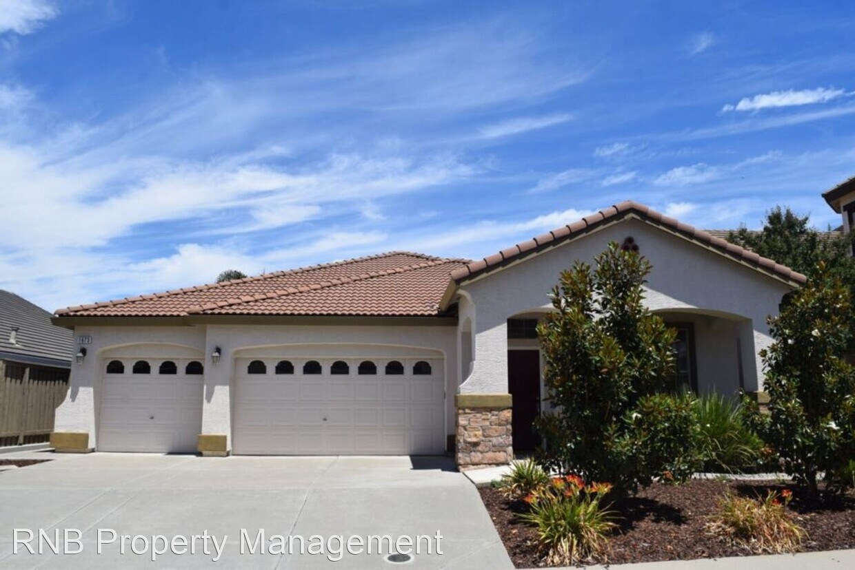 3 br, 3 bath House 1673 Red Squirrel Street House for Rent in