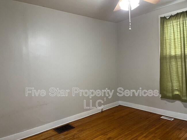 Building Photo - 109 S Walnut St
