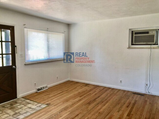 Building Photo - 3012 Butternut Dr