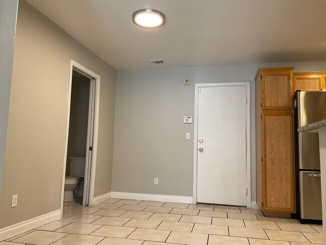 Foto del edificio - Town Home 3br, 3bath, 2cg.