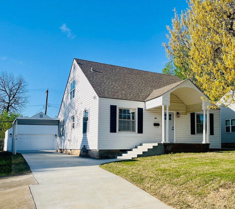 Foto principal - 1732 W 40th St