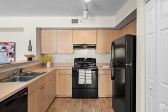2BR, 2BA - 1,092SF - Kitchen - Vista Verde at Coconut Creek