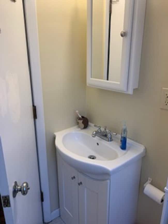 Building Photo - Two bedroom one bath close to law school