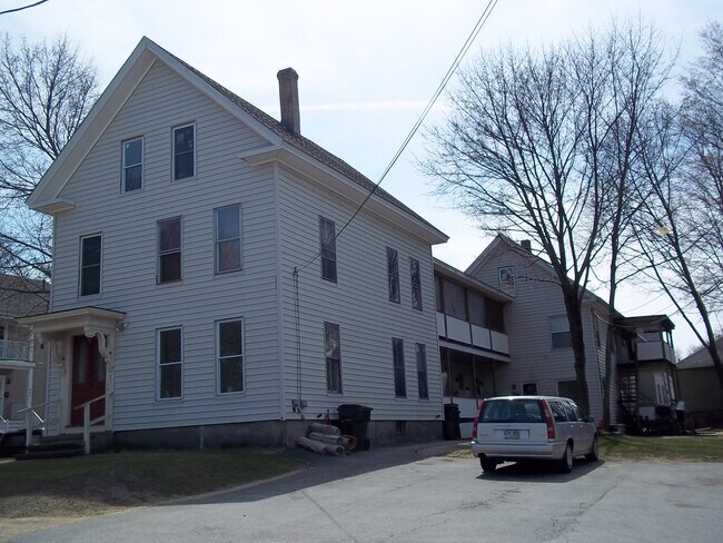 Building Photo - 437 Amherst St