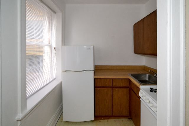 Foto del edificio - 653 W Belmont Ave