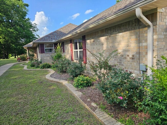 Building Photo - 1316 Brown Rd