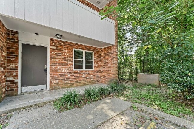 Building Photo - 2457 Brownlee St