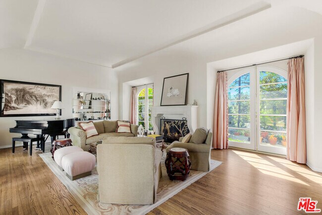 Foto del edificio - 933 Thayer Ave