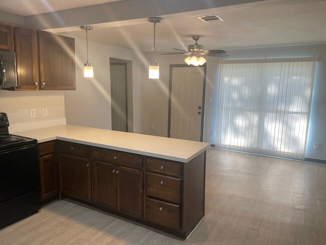 Building Photo - 2113 Raspberry Ln