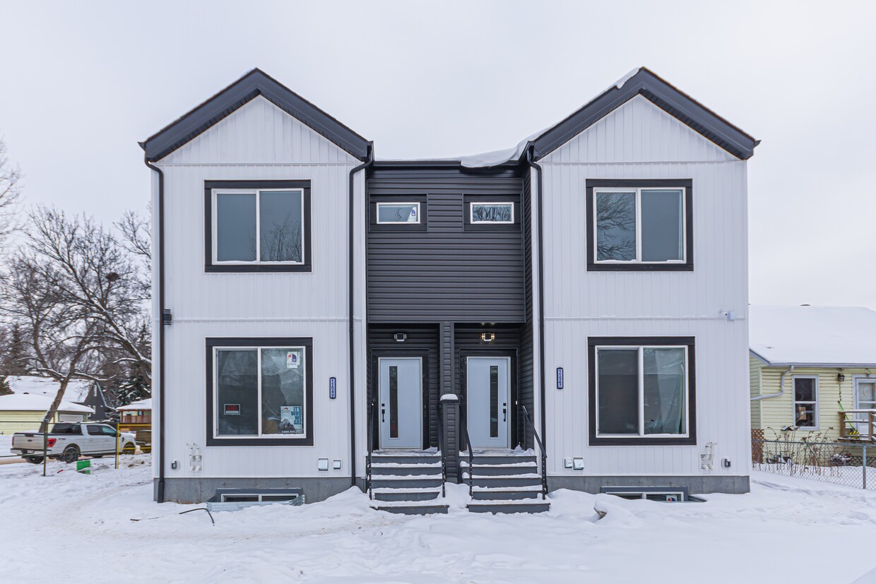 Photo principale - 11547 St Albert Trail NW