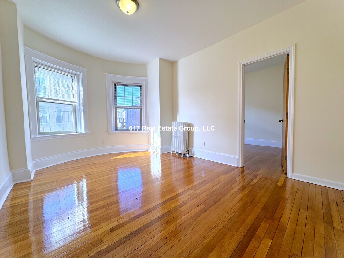 Foto principal - 1315 Commonwealth Ave