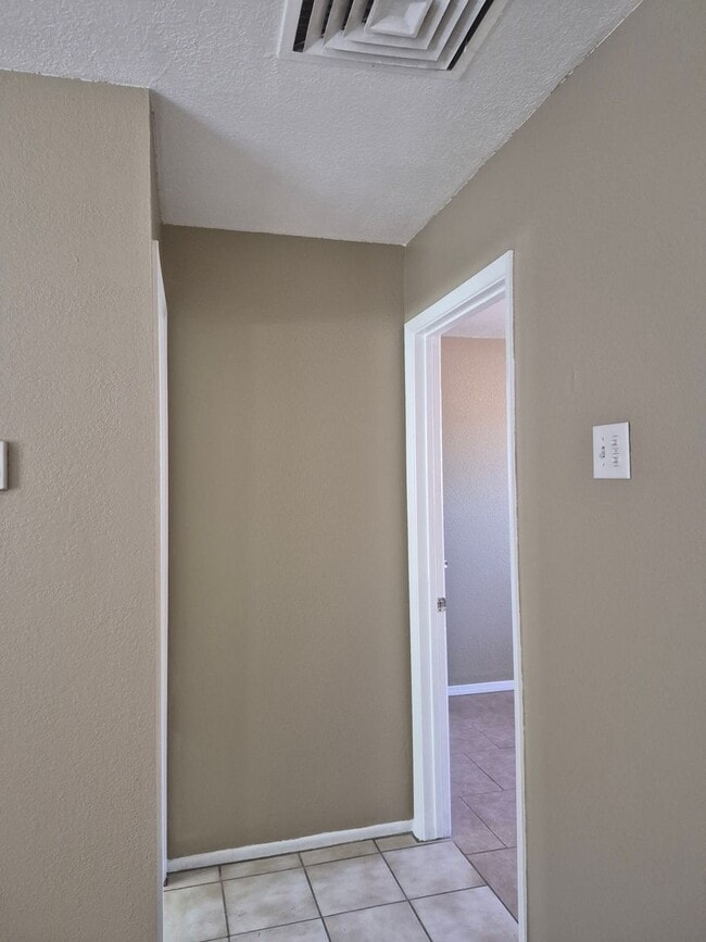 Foto del edificio - One Bedroom Apartment