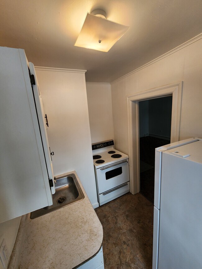 Kitchen - 14 Miller St