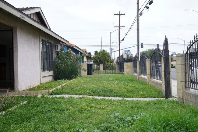 Foto del edificio - 12149 Alondra Blvd