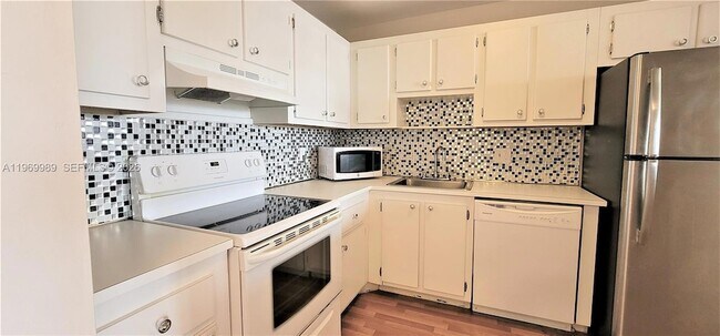 Foto del edificio - 1300 NE Miami Gardens Dr