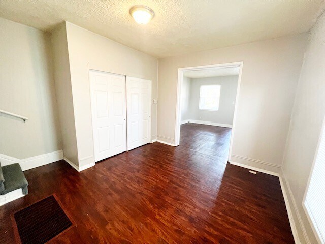 Foto del edificio - 3347 N KENWOOD AVENUE
