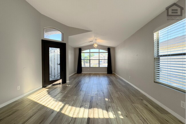 Foto del edificio - 3Bed/2Bath House w/Bonus Room at 67th Ave/AZ Loop-101! Ready for Immediate Move-In!