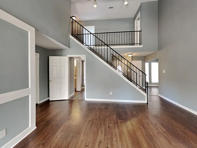 Building Photo - 2142 Oak Shores Dr