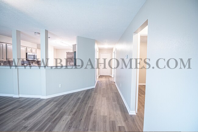 Foto del edificio - 5365 Tallowwood Terrace