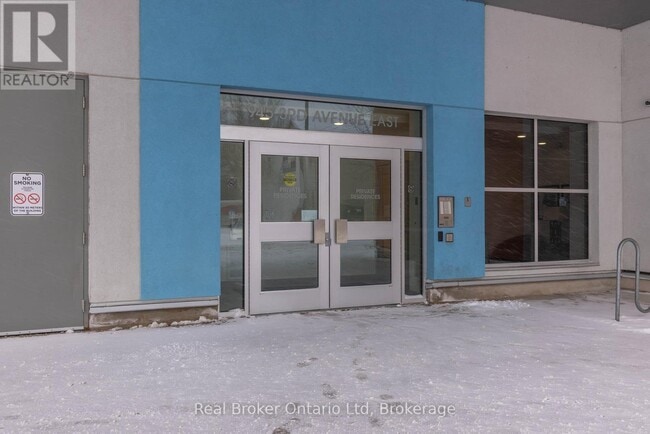 Building Photo - 945 3rd Ave E