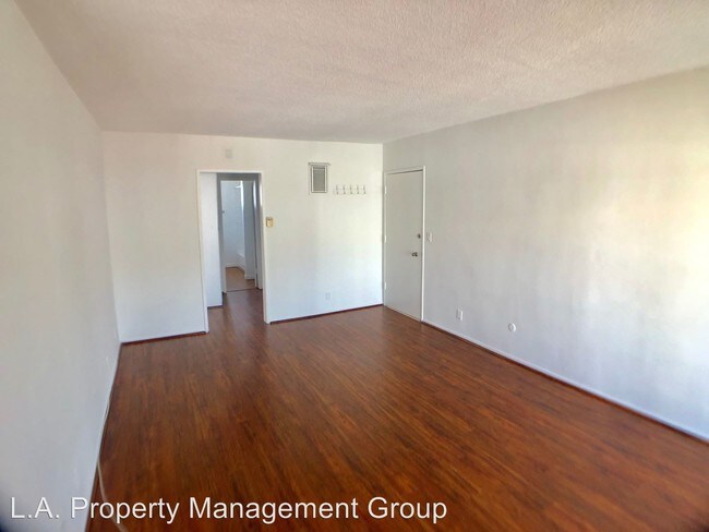 Building Photo - 8208 Romaine St