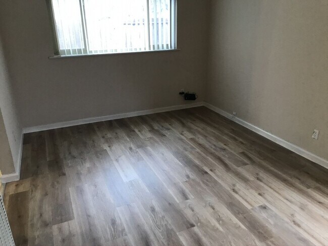 Photo - 219 E St John St Apartment