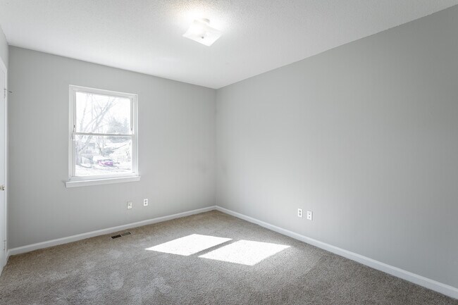Building Photo - 1613 N Chester Rd