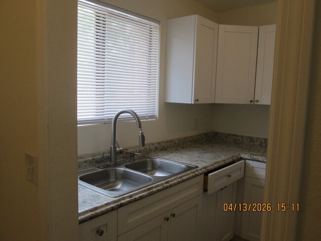 Building Photo - 1200 Bretta St
