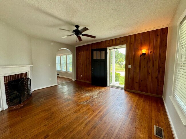 Foto del edificio - 901 W Danville St