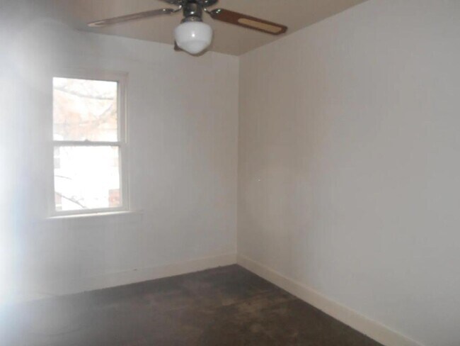 Foto del edificio - 1301 Maple Ave
