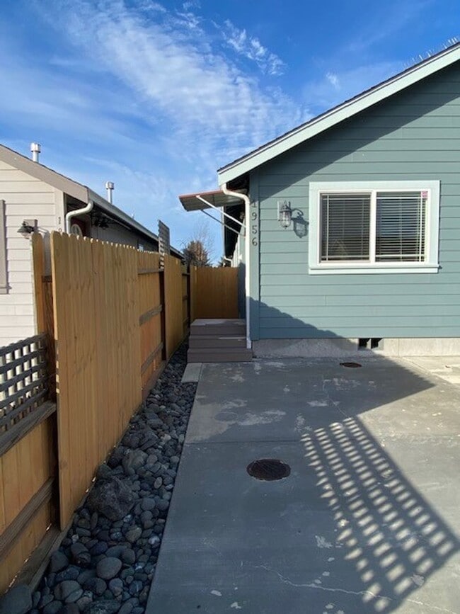 Foto del edificio - 1956 Sagewood Way