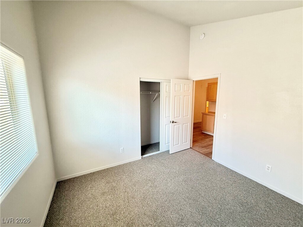 Foto del edificio - 5810 East St