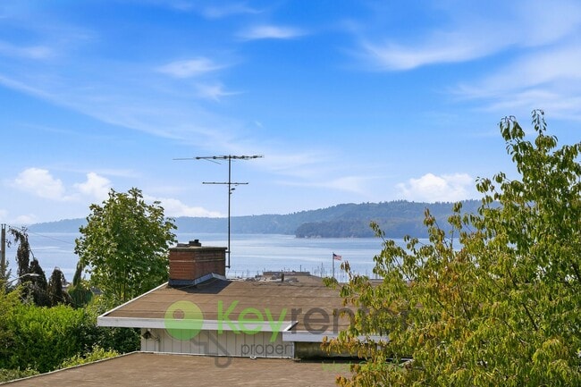 Photo - 924 S 226th Pl House