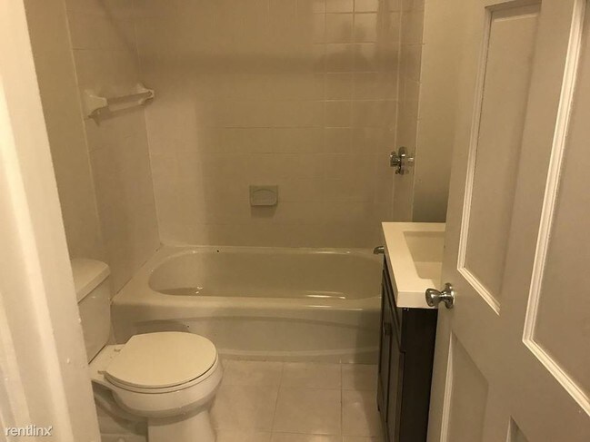 Building Photo - 3 br, 1 bath - 33 Glenarm St