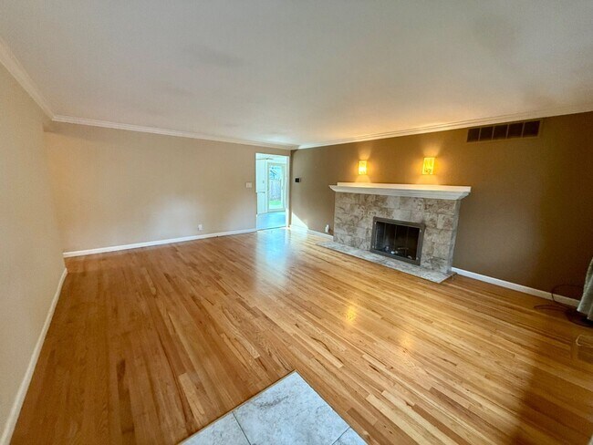 Foto del edificio - Charming 4-Bedroom Rental in the Heart of Downtown Bothell!