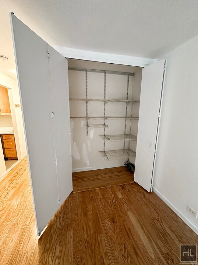 Building Photo - Large studio in a doorman building in prim...