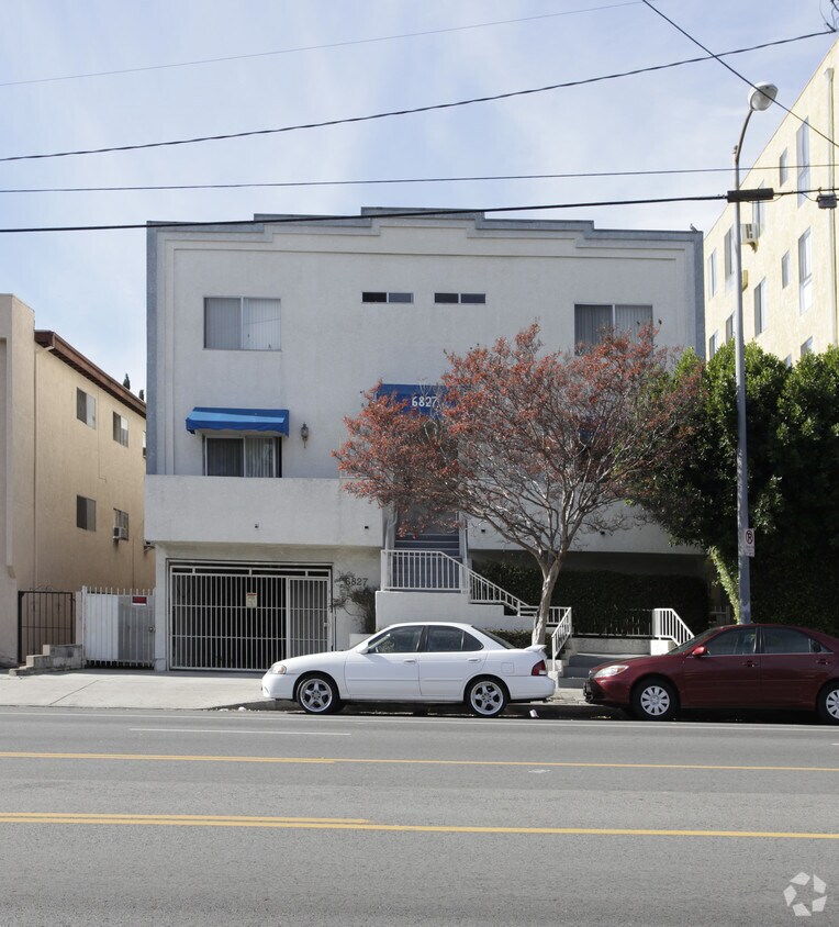 Foto del edificio - 6827 Laurel Canyon Blvd