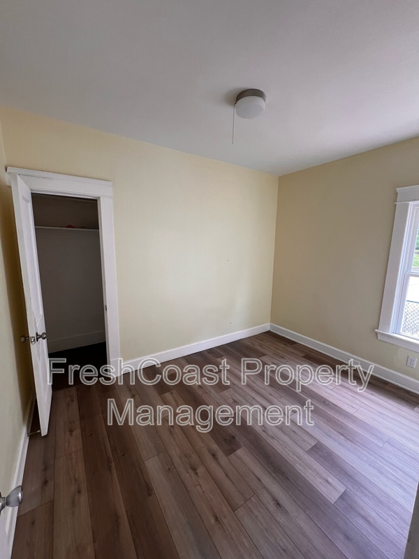 Building Photo - 1378 W 114th St