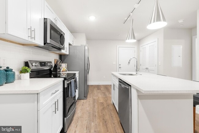 Building Photo - 214 Vine St