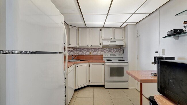 Foto del edificio - 3015 N Ocean Blvd