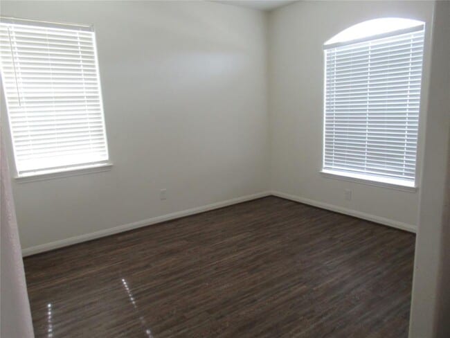 Building Photo - 1306 Wallflower Ave