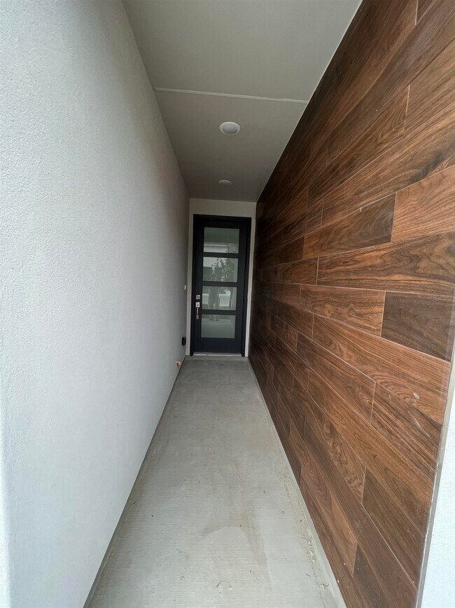 Foto del edificio - 9913 Bijan Dr