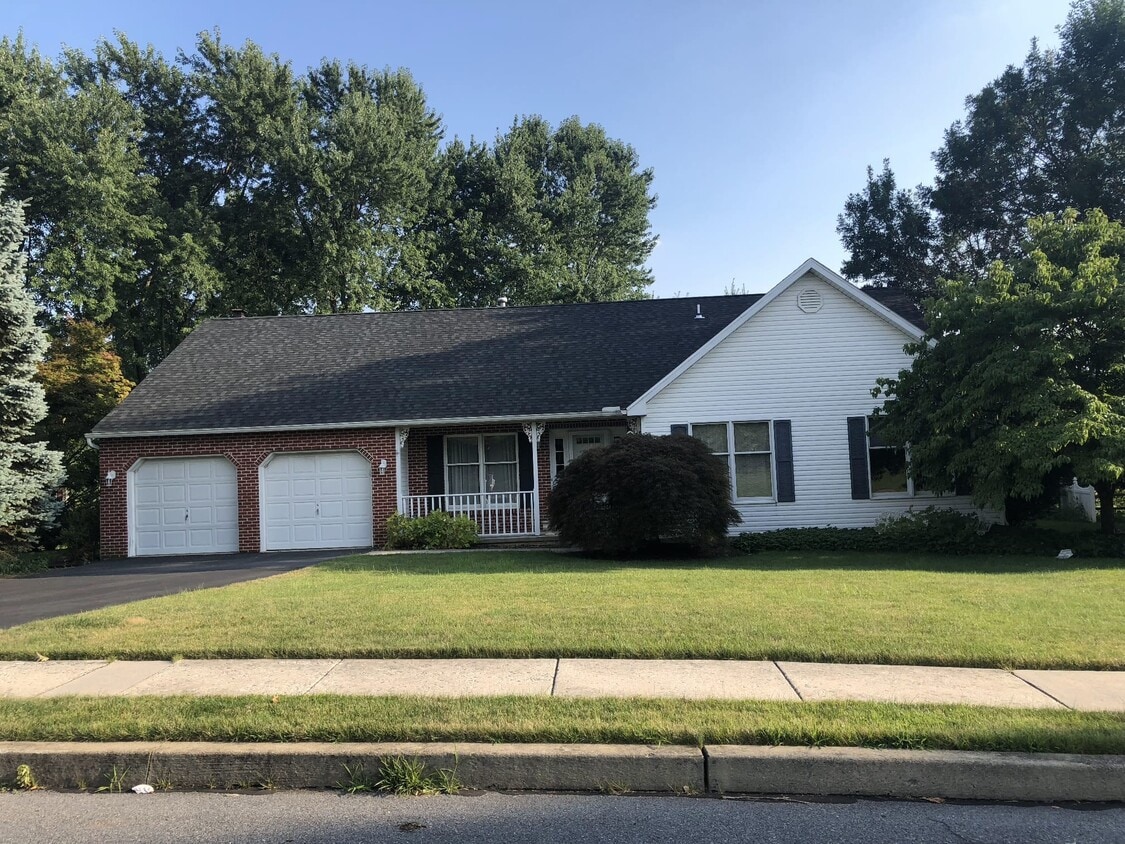 Primary Photo - 1038 Boeshore Cir